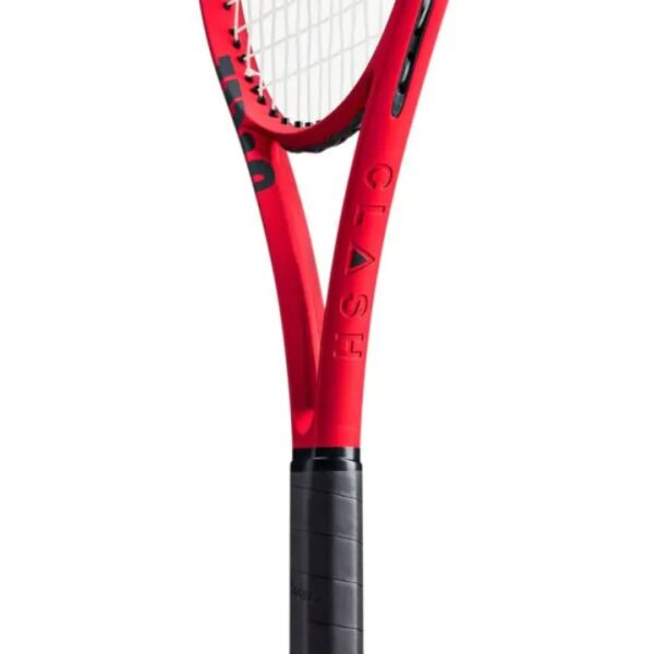 Wilson Clash 98 V2 tennis racket - throat view