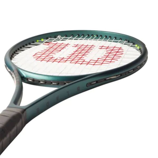 Wilson Blade 100Ul V9 tennis racket - handle right view