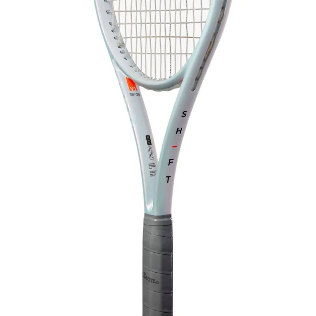 Wilson Shift 99 Pro V1 tennis racket - throat view